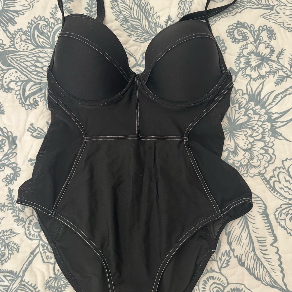 Cupshe Black One-Piece Swimsuit with Contour Seams